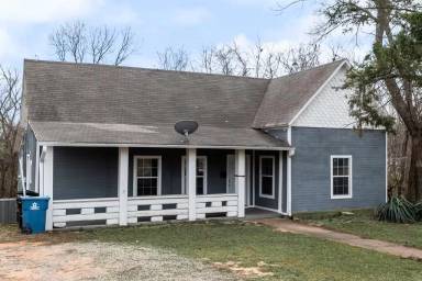 Main picture of 500 E Main St