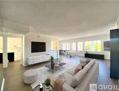 Main picture of 134 S Elm Dr