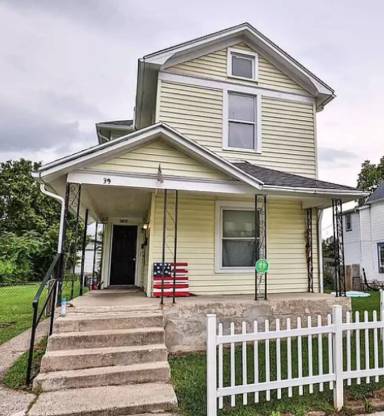 Main picture of 39 Pioneer St