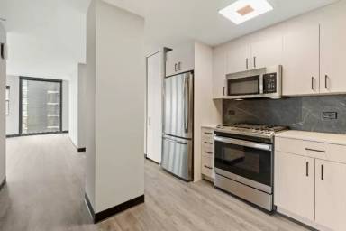 Main picture of 1926 W Harrison St