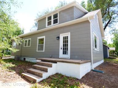 Main picture of 223 W 12th St