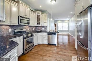 Main picture of 2243 Kimball St