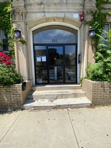 Main picture of 881 Huntington Ave