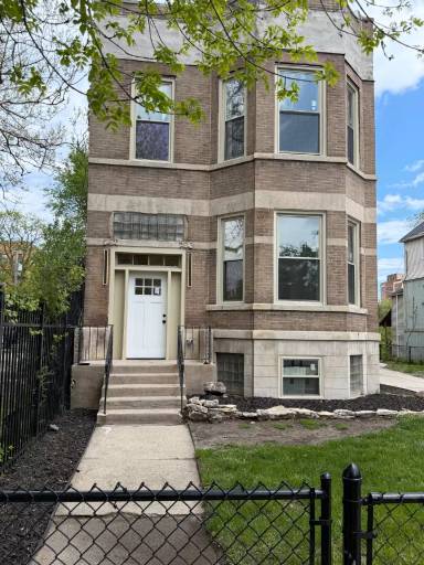 Main picture of 7535 S Coles Ave