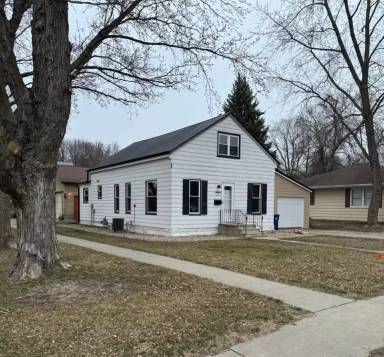 Main picture of 221 1st St NW