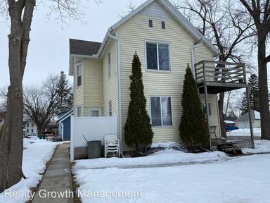Main picture of 321 5th Ave NW