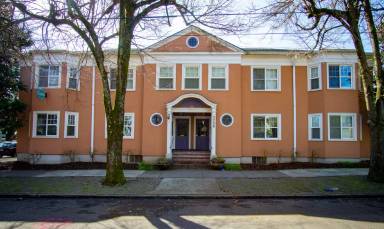 Main picture of 2728 SE Main St