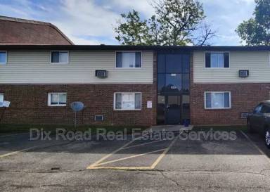 Main picture of 739 Trumbull St
