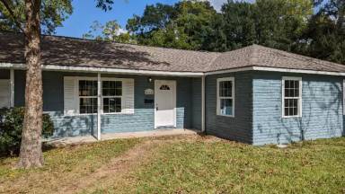 Main picture of 402 Del Norte St