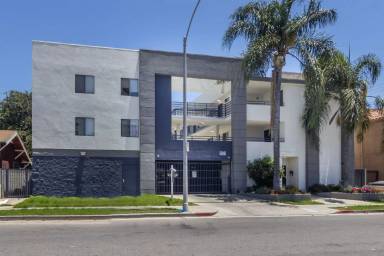 Main picture of 606 N Oxford Ave