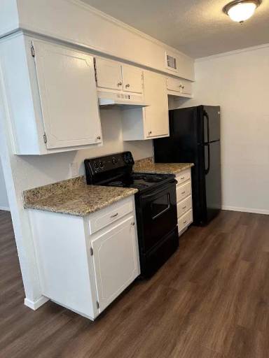 Main picture of 300 Pearl St. - 3