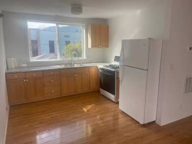 Main picture of 8328 N Lombard St