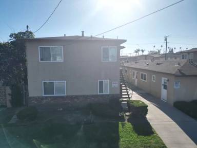 Main picture of 10620 Western Ave