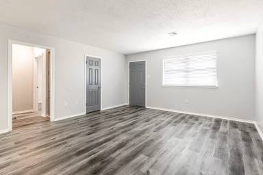 Main picture of 6 SW 69th St