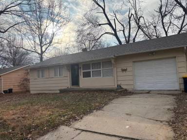 Main picture of 8902 Manchester Ave