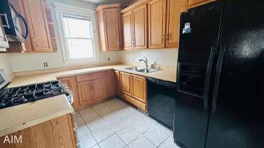 Main picture of 114 8th Ave SW