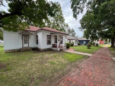 Main picture of 710 Elm St