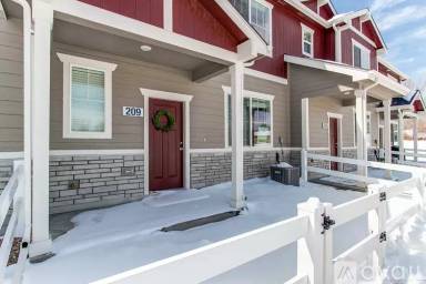 Main picture of 209 Cardinal St