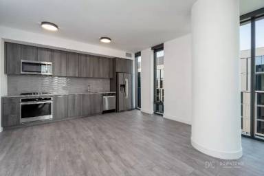 Main picture of 800 W Madison St