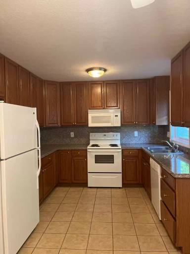 Main picture of 494 Radcliff Dr