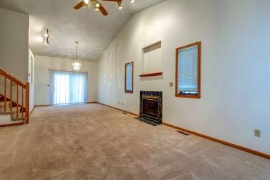 Main picture of 1949 Sheyenne St