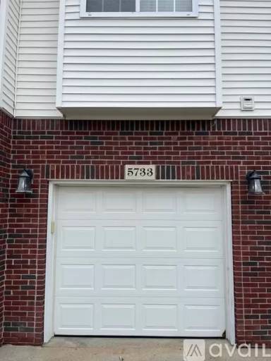 Main picture of 5733 Twin Oaks Dr