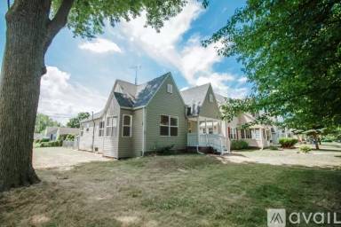 Main picture of 233 W Poinsetta Ave