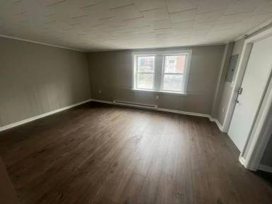 Main picture of 13 W Main St