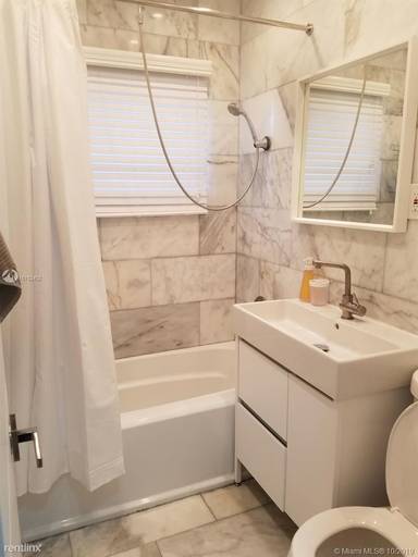 Main picture of 2120 NE 170th St