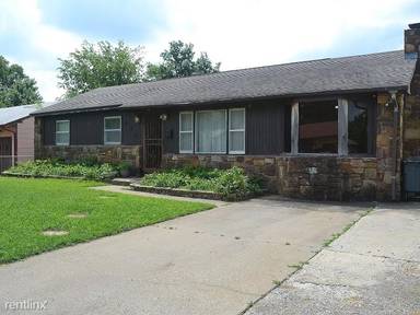 Main picture of 270 E 52nd St N