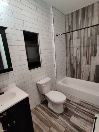Main picture of 130 W 20th St