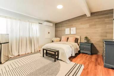 Main picture of 1519 W 37th Pl