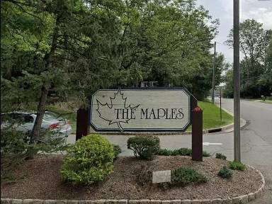 Main picture of 104 Maplecrest Rd
