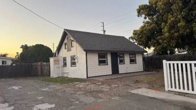 Main picture of 10521 Lowden St