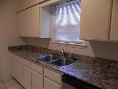 Main picture of 1201 W Knoxville St