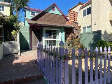 Main picture of 317 N Hollywood Way