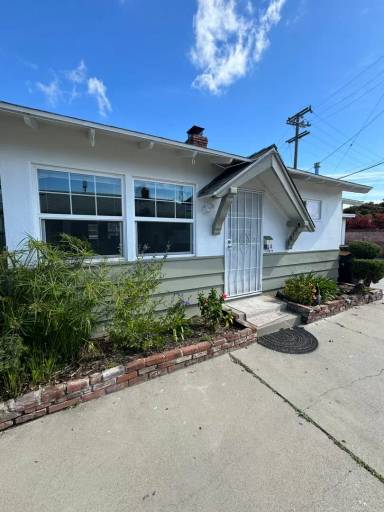 Main picture of 1012 S Broadway