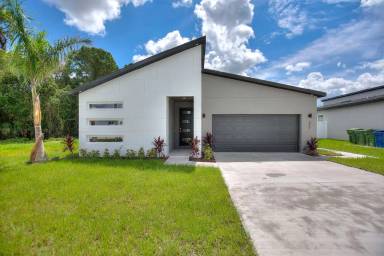 Main picture of 306 Oxford Dr