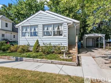 Main picture of 211 W Vine St