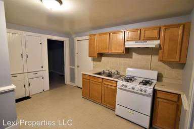 Main picture of 87 1/2 Clinton Ave