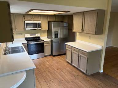 Main picture of 783 Honeysuckle Pl