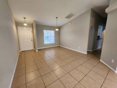 Main picture of 421 Magpie Ct