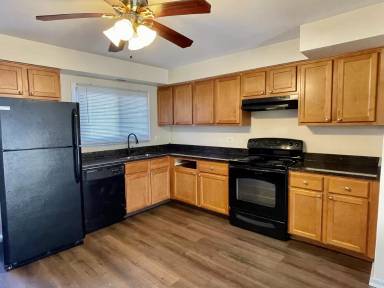 Main picture of 325 Oak Ridge LLC - 04