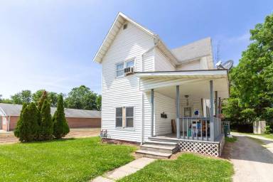 Main picture of 906 W Main St