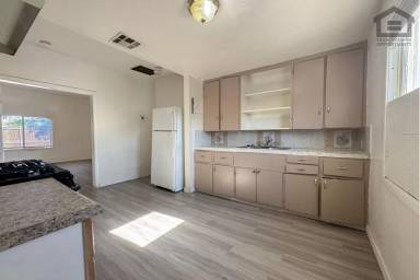 Main picture of 903 W Pierson St