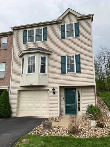 Main picture of 1049 Royal Dr