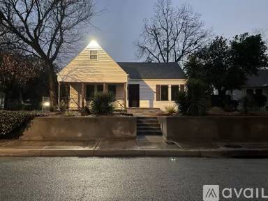 Main picture of 820 N Chandler Dr