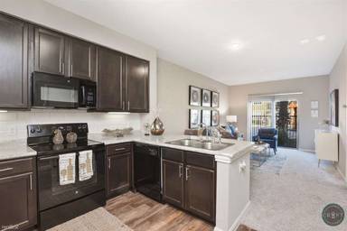 Main picture of 729 E Slaughter Ln