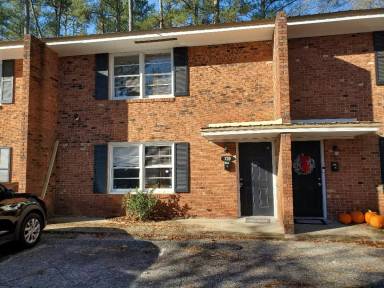 Main picture of 230 W Manchester Rd