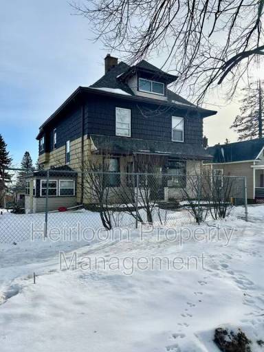 Main picture of 624 E 6th St